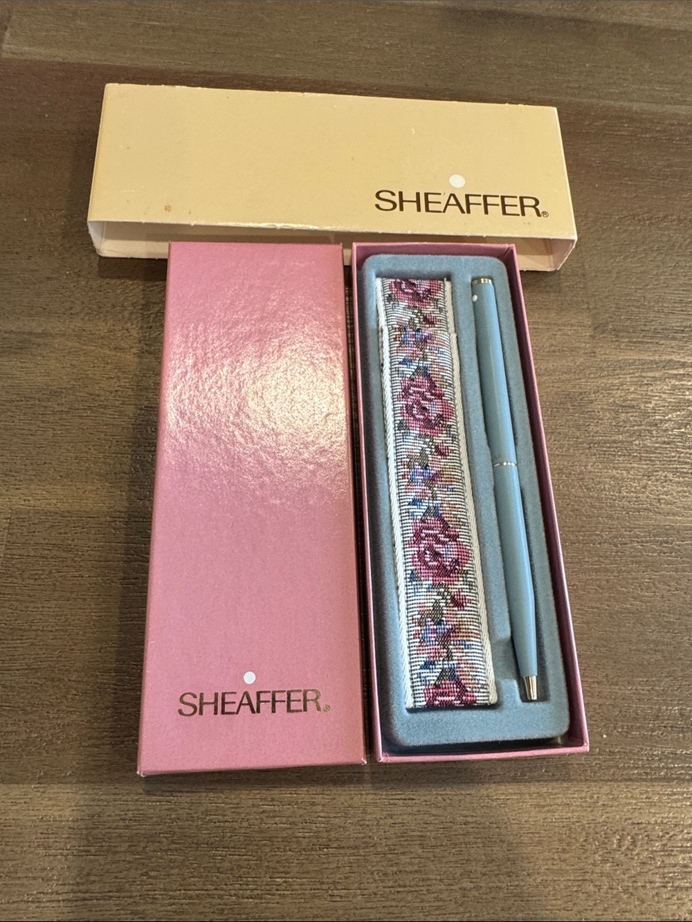 Sheaffer Women's Light Grey Pen and Floral Pen Holder Set